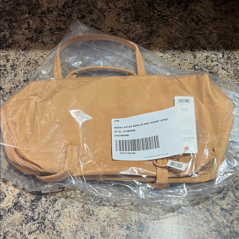 BAGGU Nylon Bowler Bag In Desert Apricot (UO Exclusive) - Picture 7 of 9
